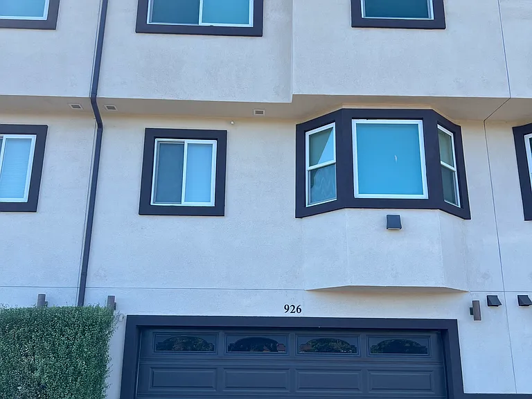 926 Warwick Ave — Photo 32