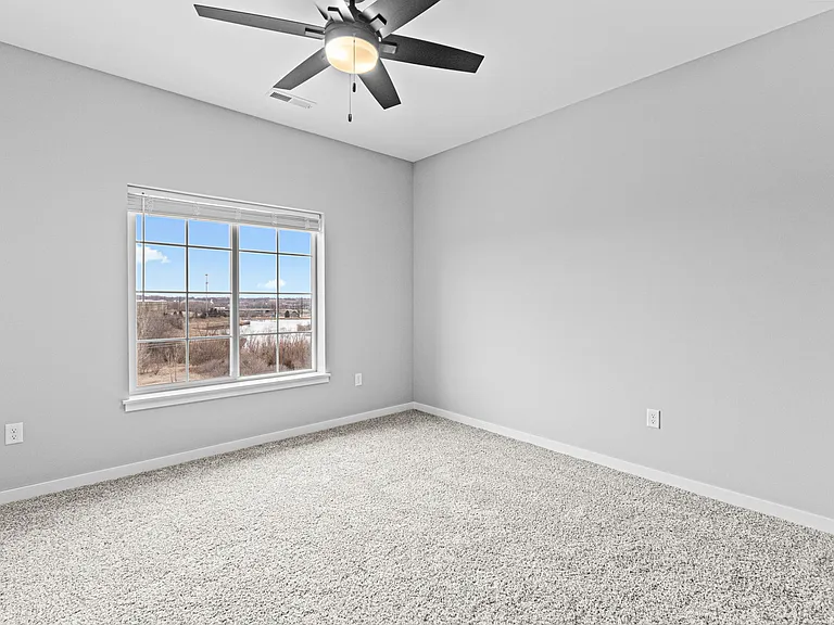 Spring Rose Cir — Photo 41