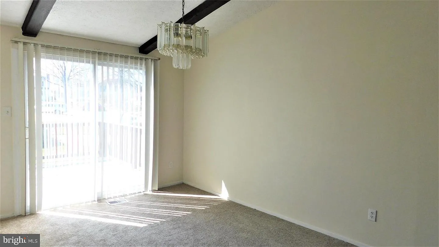 4 bed, 2.5 bath, 2240 sqft, $2,500 — Photo 4