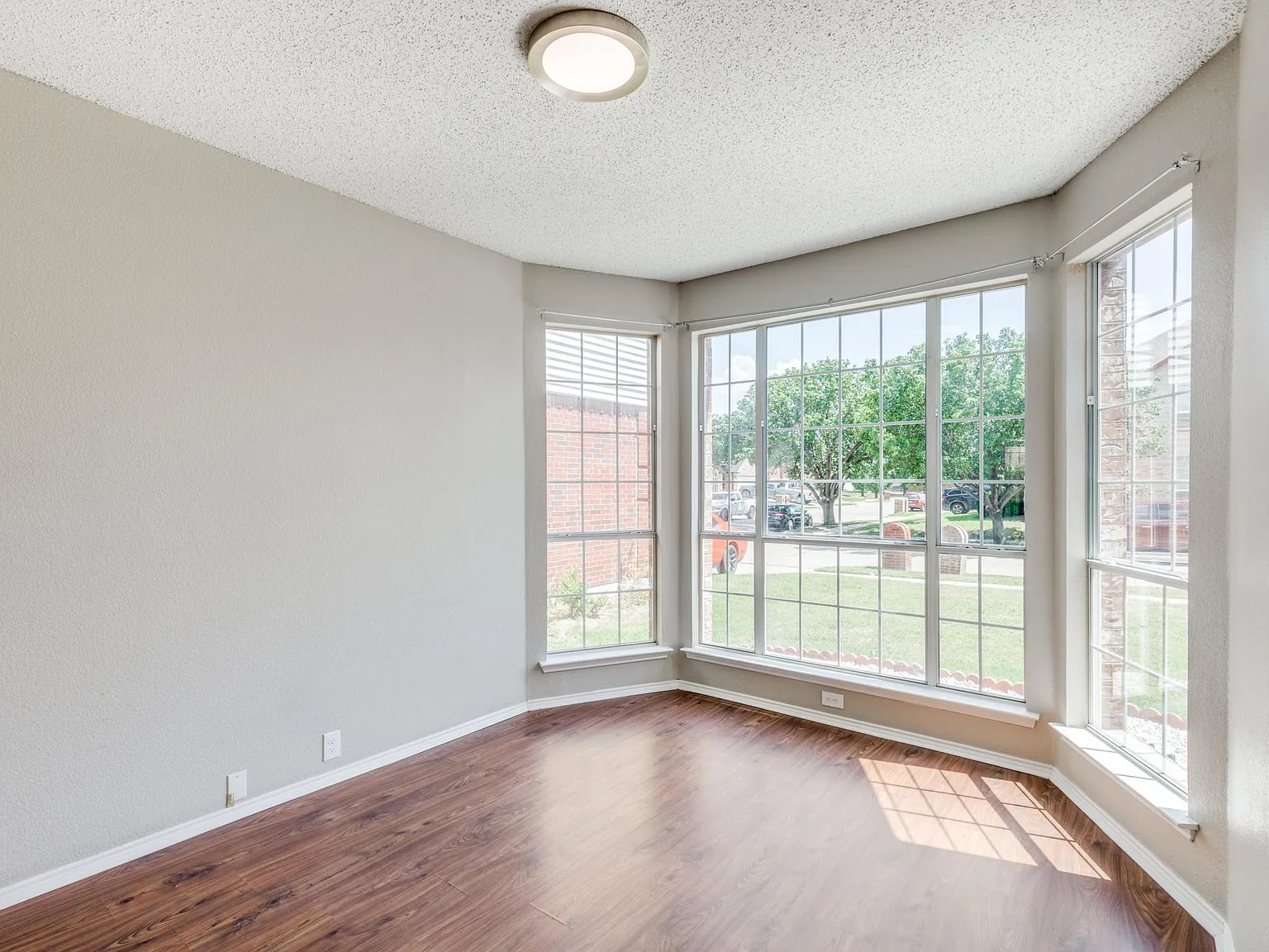 4713 Park Downs Dr — Photo 4