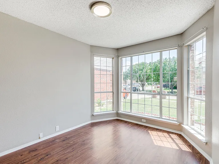 4713 Park Downs Dr — Photo 4