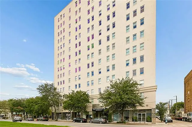 1205 Saint Charles Ave #1004