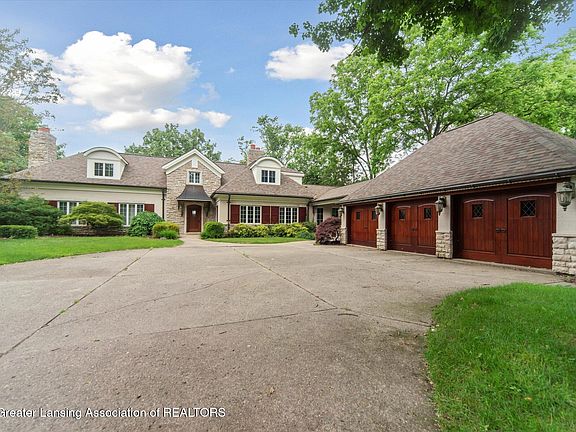 3rd image of 2 Locust Ln