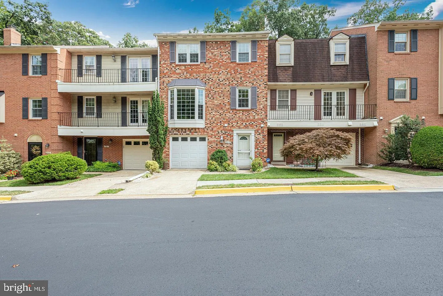 3 bed, 4.0 bath, 2038 sqft, $3,800 — Photo 1