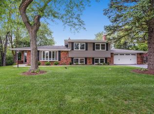 12 Oak Ridge Ln, Deer Park, IL 60010