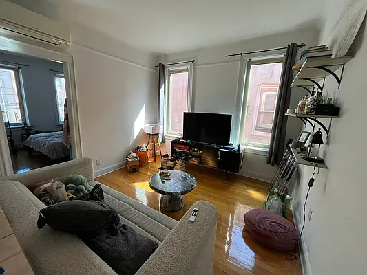 Rented by Voro, LLC | media 6