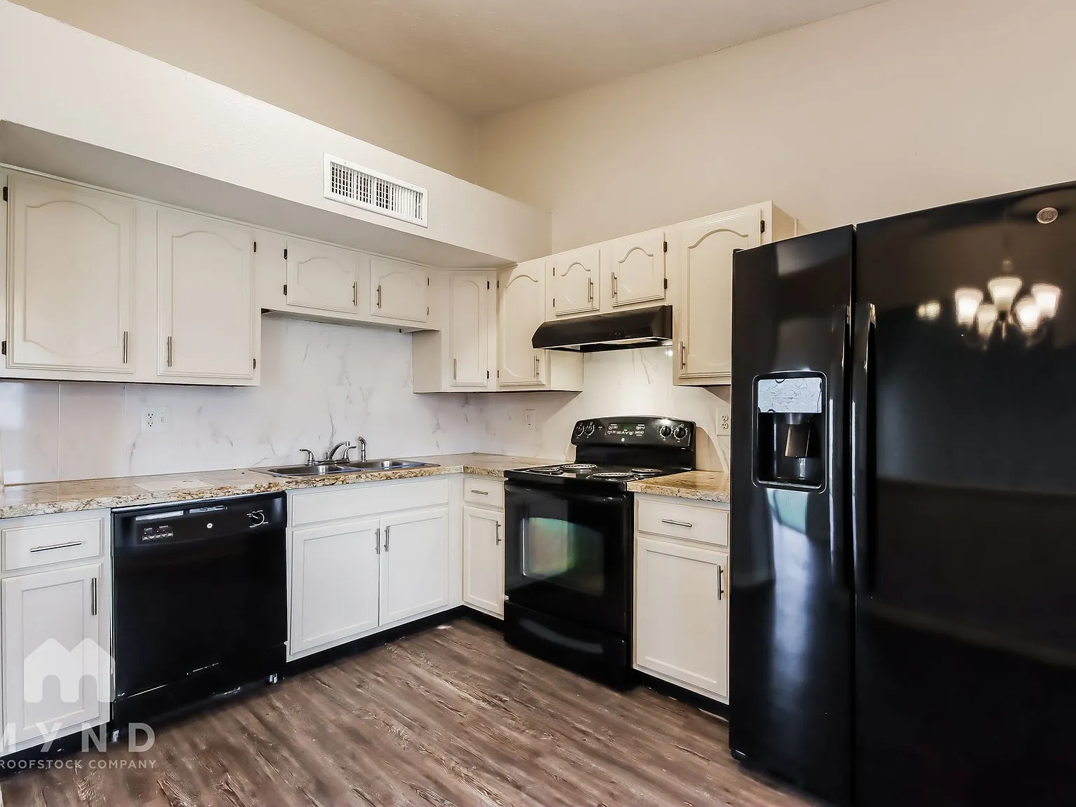 3 bed, 2.0 bath, 1168 sqft, $1,765 — Photo 3
