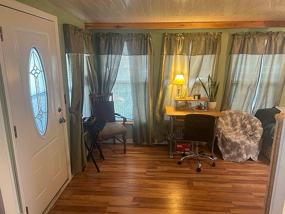 4th image of 9014 Bolton Ave #32