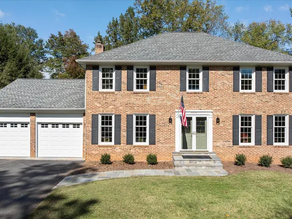 9910 Chase Hill Ct, Vienna, VA 22182