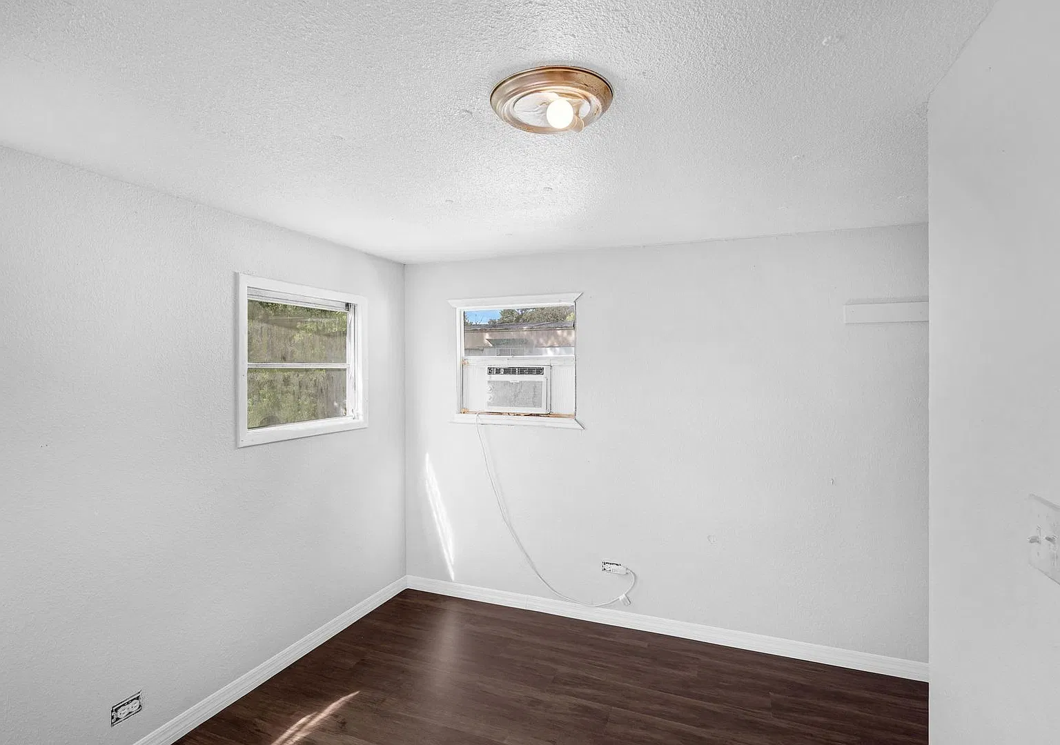 Welcome to thoughtfully updated 2-bedroom, 1-bath mobile home offering comfort, convenience, and ... — Photo 4