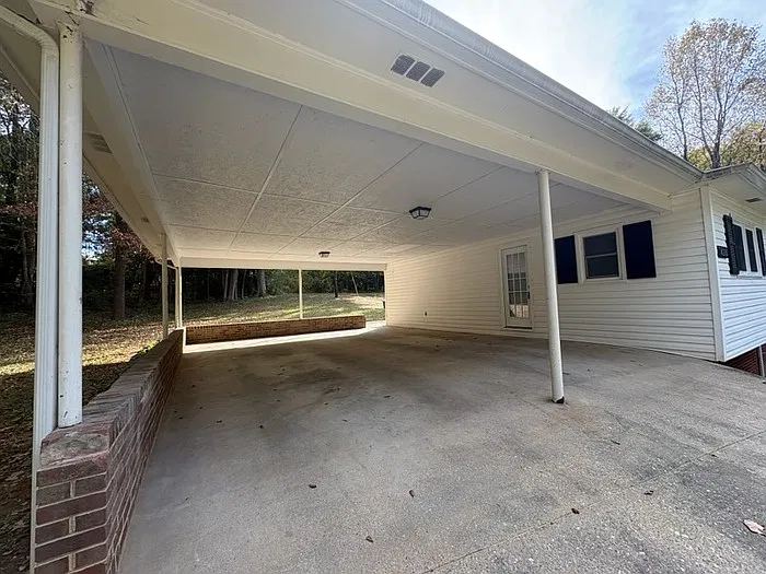 3 bed, 2.0 bath, 2087 sqft, $1,700 — Photo 4