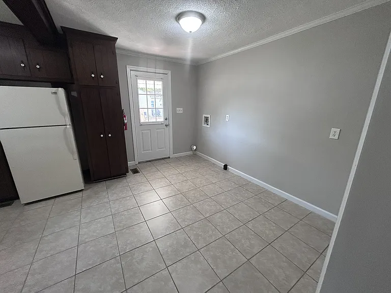809 Paul St — Photo 7