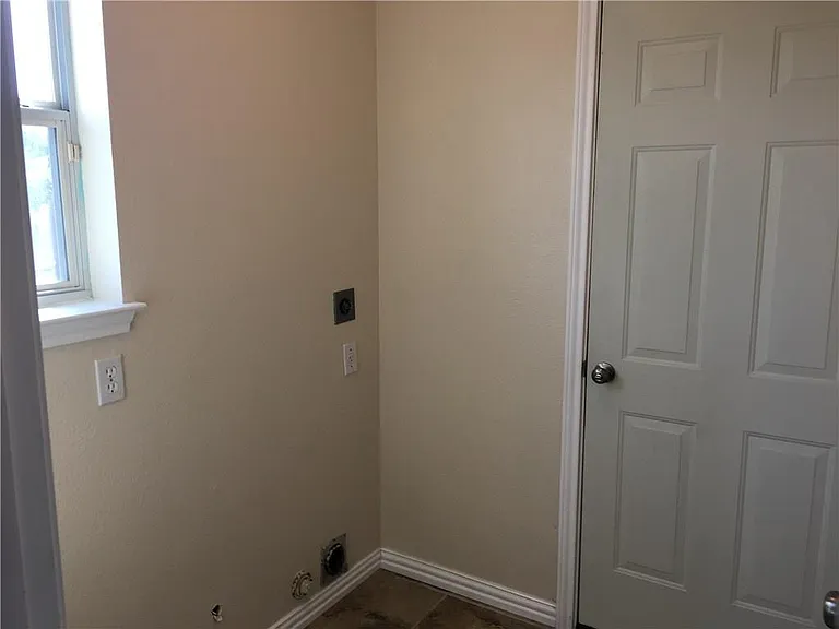 312 Estate Dr — Photo 26