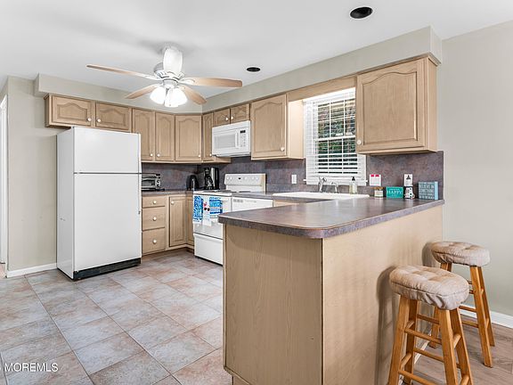 5th image of 1315 Vardon Road