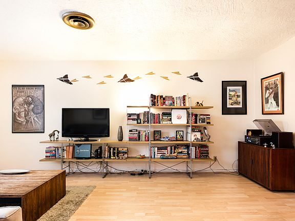 4th image of 504 N Louise St APT 6