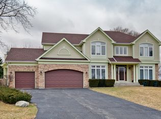 25796 N Arrowhead Dr, Mundelein, IL