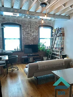 Rented by EXR | media 37