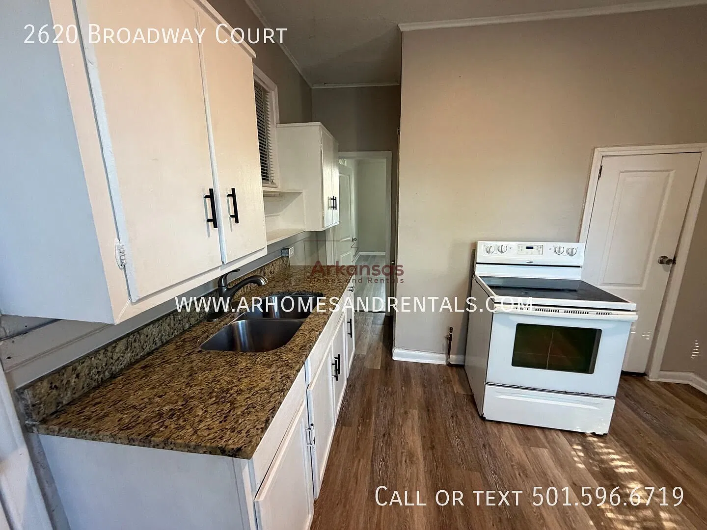 1/2 Off First Month's Rent ~ 2620 Broadway Court 3 Bedrooms | 1 Bathroom — Photo 4
