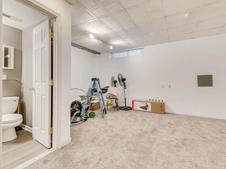 216 Roundhouse Ct — Photo 31
