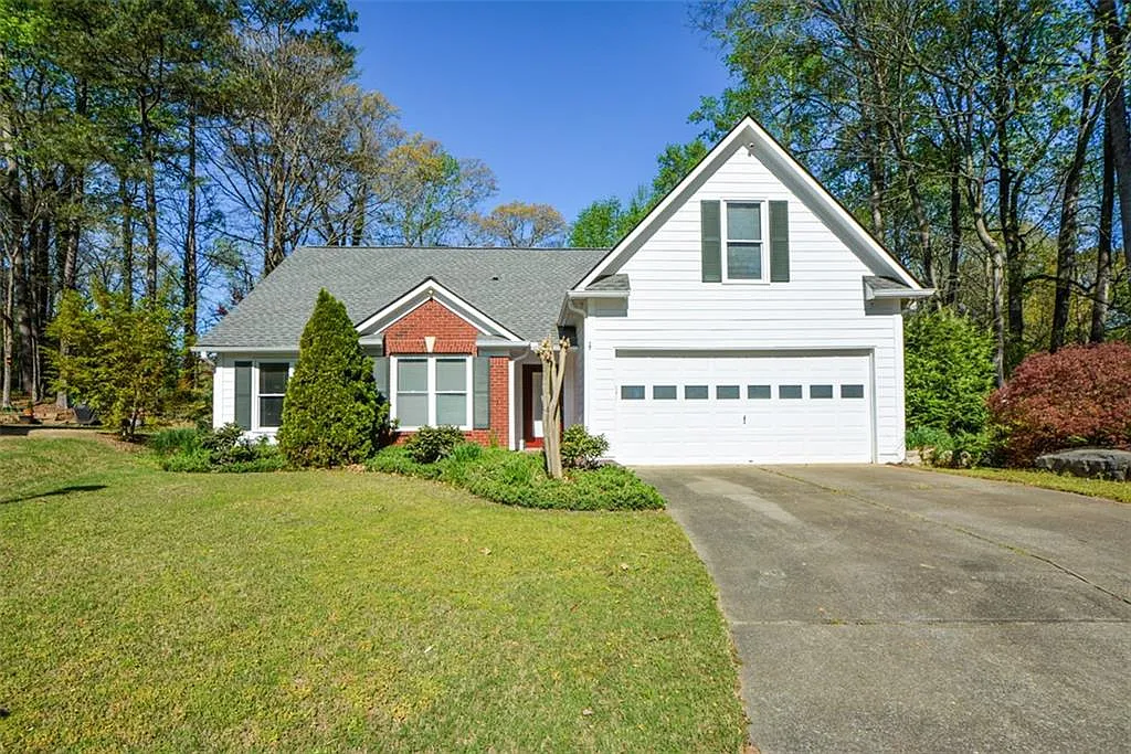 3060 Camelot Woods Dr photo 1