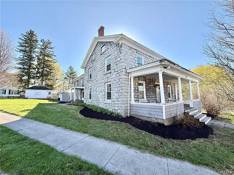 100 N Main St — Photo 3