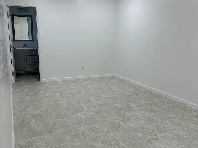 2205 E Blacklidge Dr — Photo 6