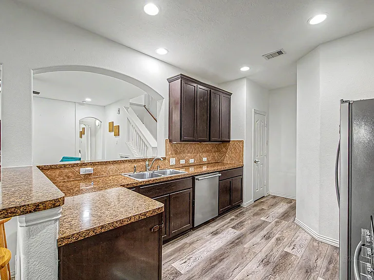 24423 Hikers Bend Dr — Photo 14