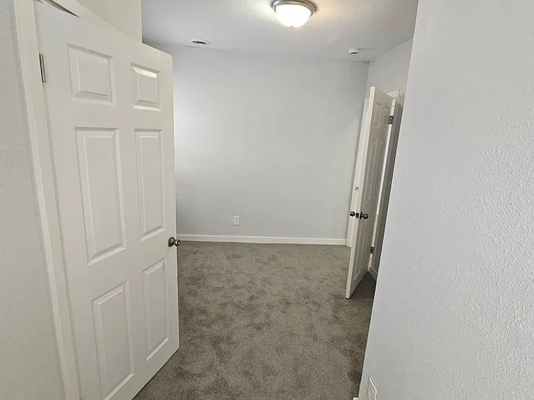 1917 W Atkinson Ave. - 4 Unit — Photo 11
