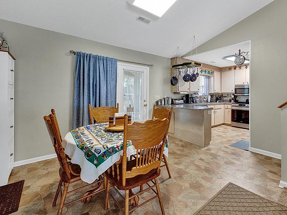 4th image of 225 Okehampton Dr