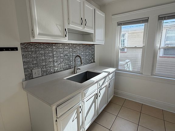 2nd image of 1345 Phelps Ave #1