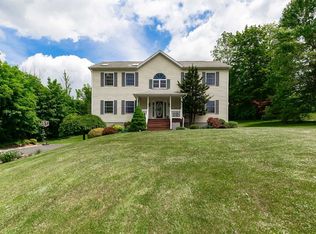 81 Peach Rd, Poughkeepsie, NY 12601