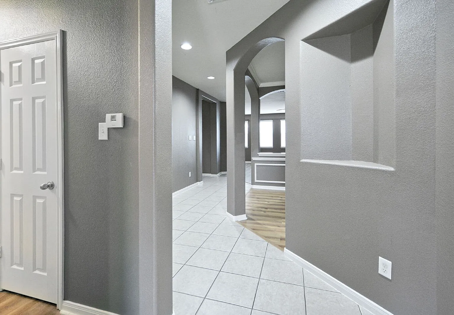 3 bed, 2.0 bath, 2029 sqft, $1,825 — Photo 3