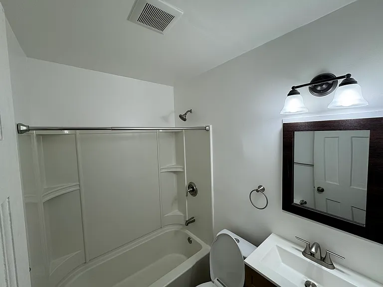 1411 Eastwood Ave — Photo 14