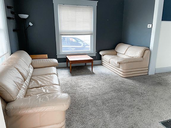 3rd image of 815 Brown St