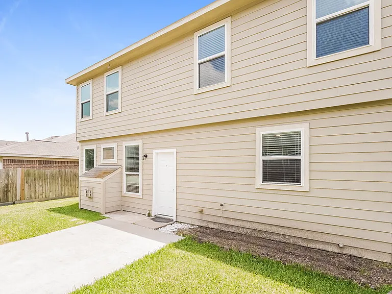 4930 Jarl Ct — Photo 17