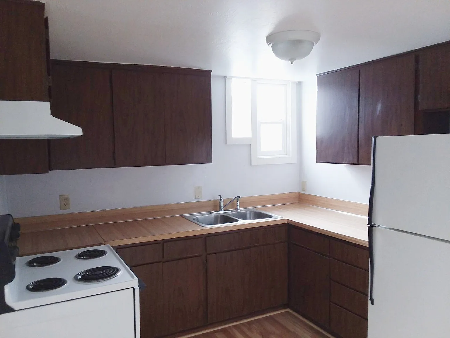 2 bed, 1.0 bath, $1,375 — Photo 4