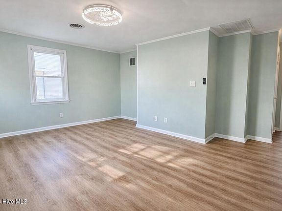 3rd image of 314 Starling St