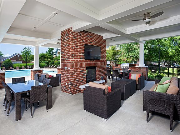 Summerhouse with Fireplace, TV, and Grills