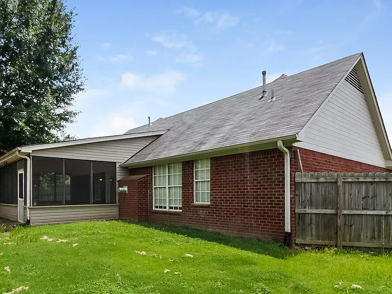1676 Sandpiper Cv N — Photo 14