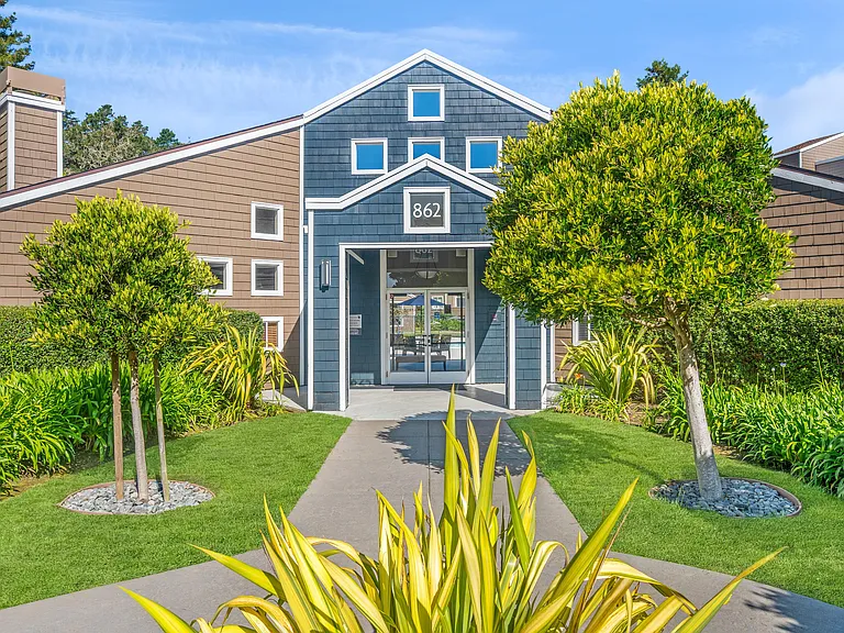 Serramonte Ridge — Photo 9
