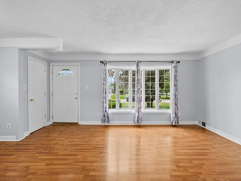 140 Hubbard St — Photo 19