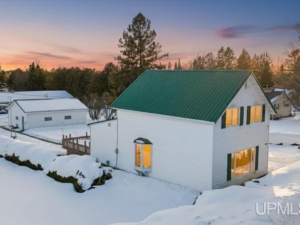 W3751 Oak Ave, Spalding, MI 49886