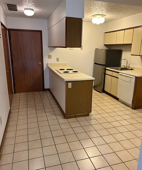 687 N High St #2E — Photo 2