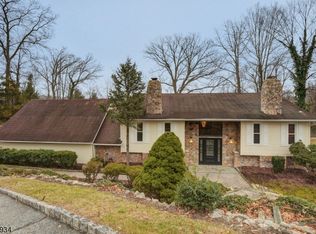 8 Van Alen Pl, Pompton Plains, NJ 07444
