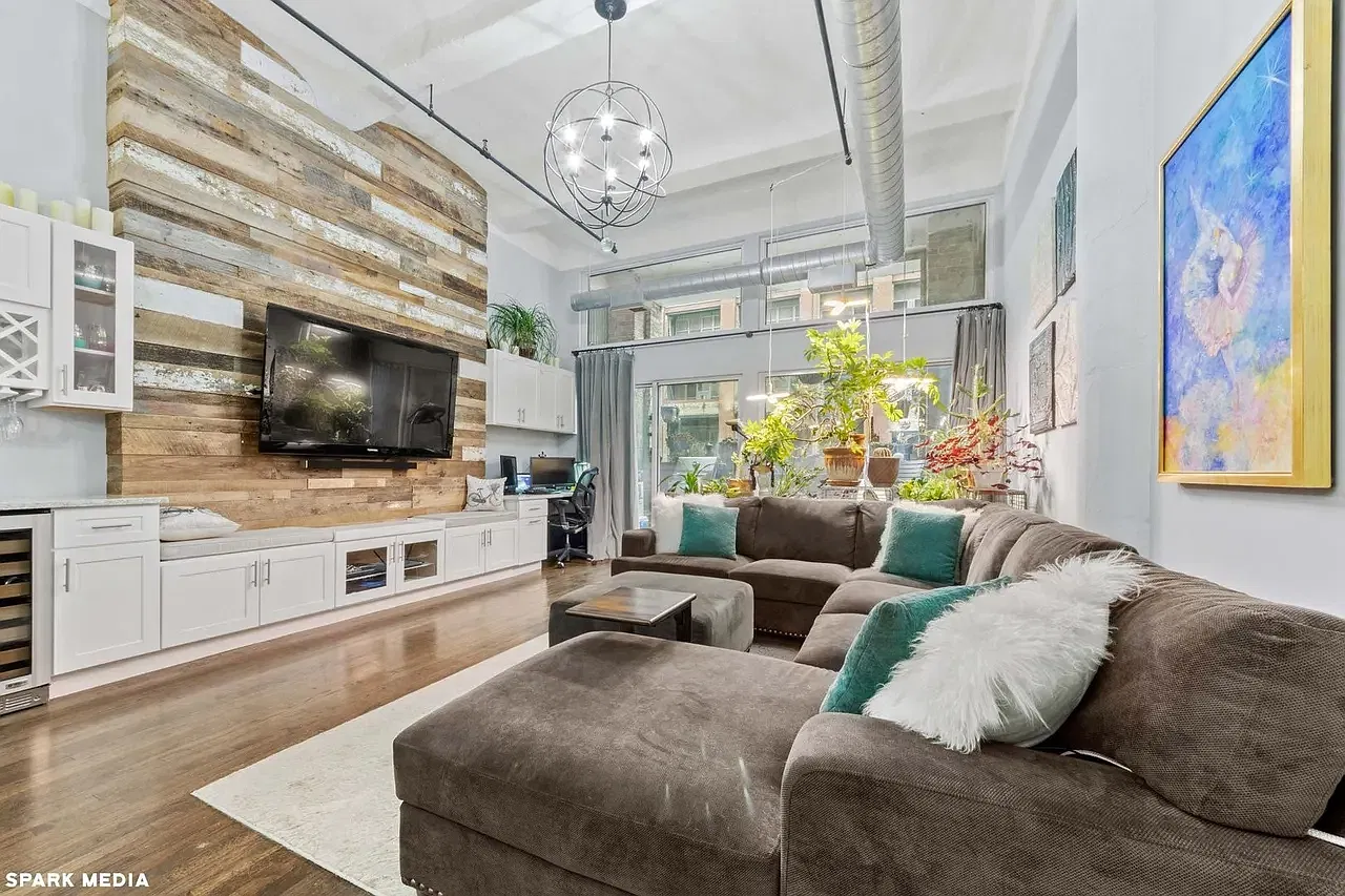 1 bed, 1100 sqft, $3,049 — Photo 3