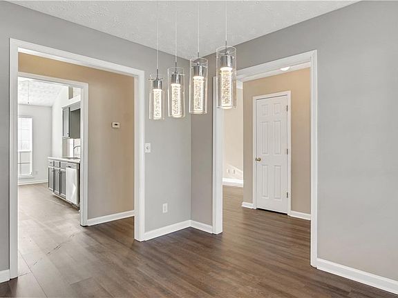 5th image of 160 Prestwyck Oak Pl