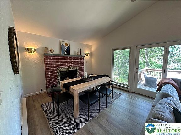 3rd image of 1065 Clover Rd