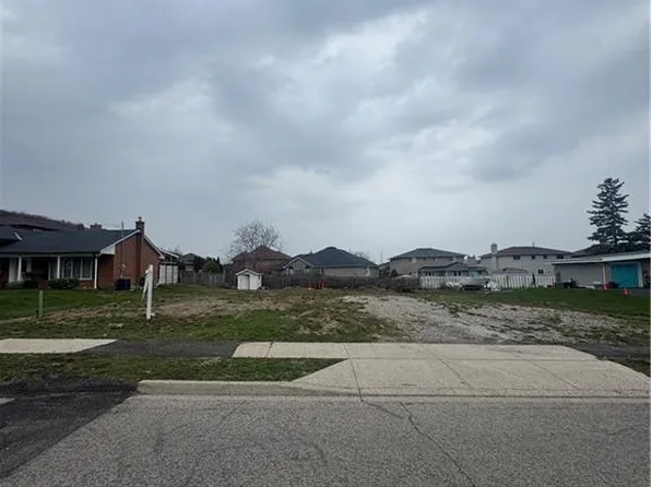 11 Kilbourn Ave, Hamilton, ON L8G 3C9