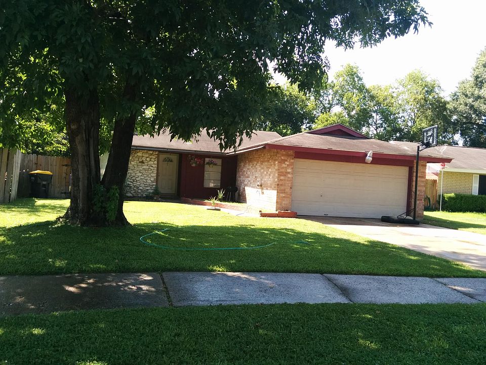 1st image of 9411 Crooked Wood Ln