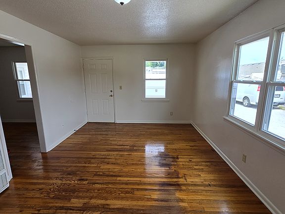 2nd image of 708 S Broadway St APT 8